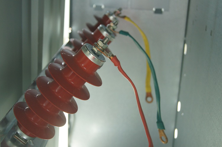 避雷器在高电压开关柜时如何工作