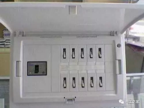 电工急忙收集:家用配电箱的安装方法和配电箱的电路图